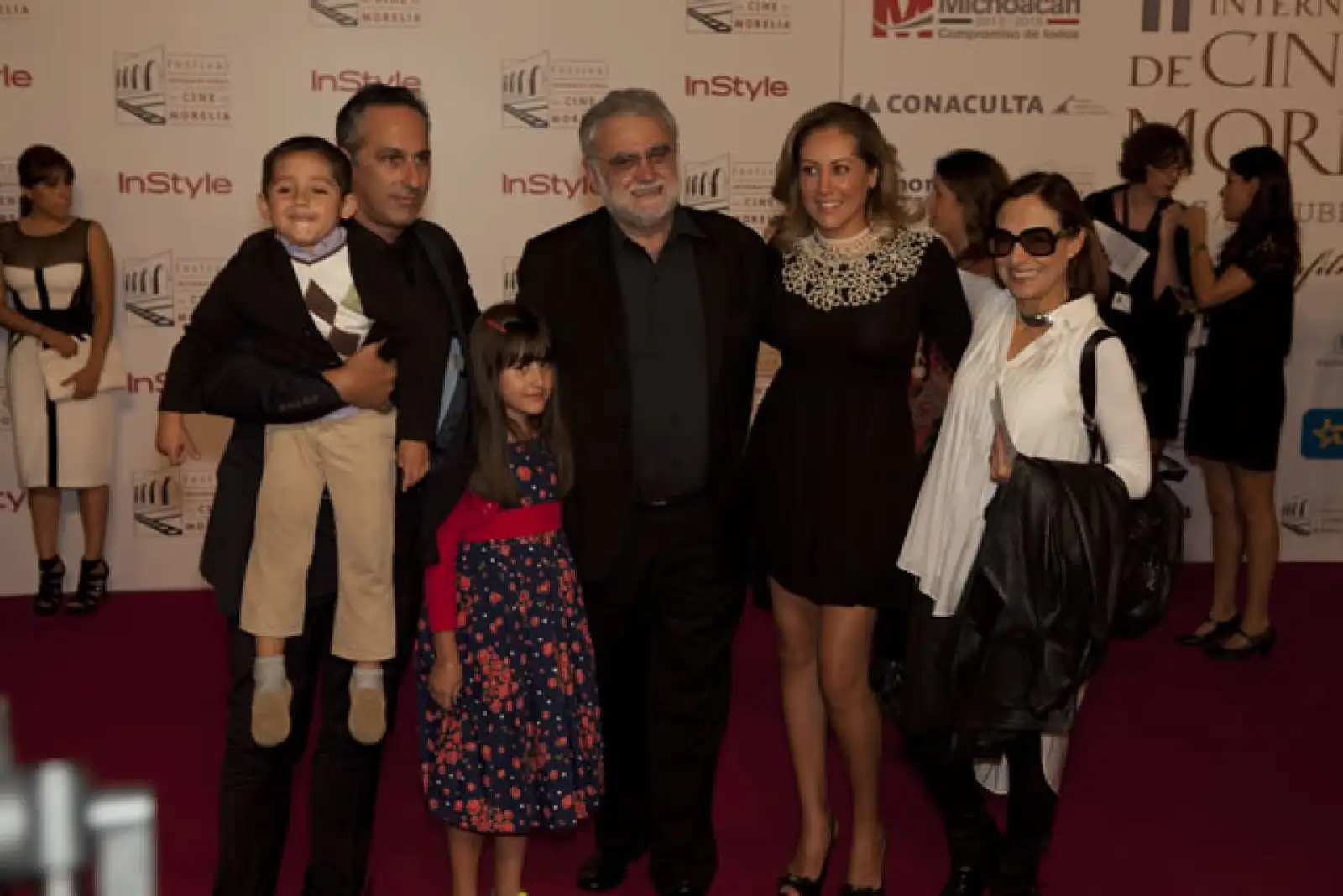 Los actores y madre e hijo, Diana y Julio Bracho llegaron acompañados de su familia a la inauguración del festival.