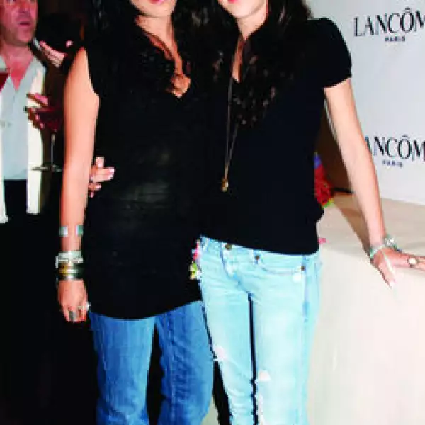 Mónica Arzoz, Isabel Arzoz