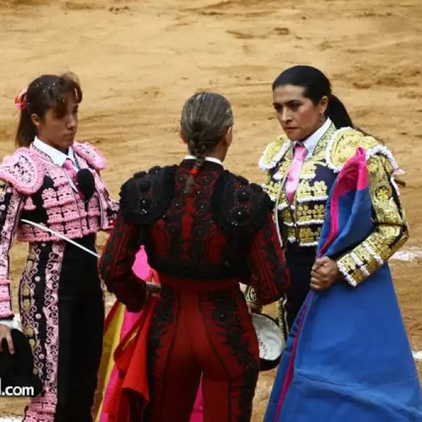 Lupita López recibe Alternativa