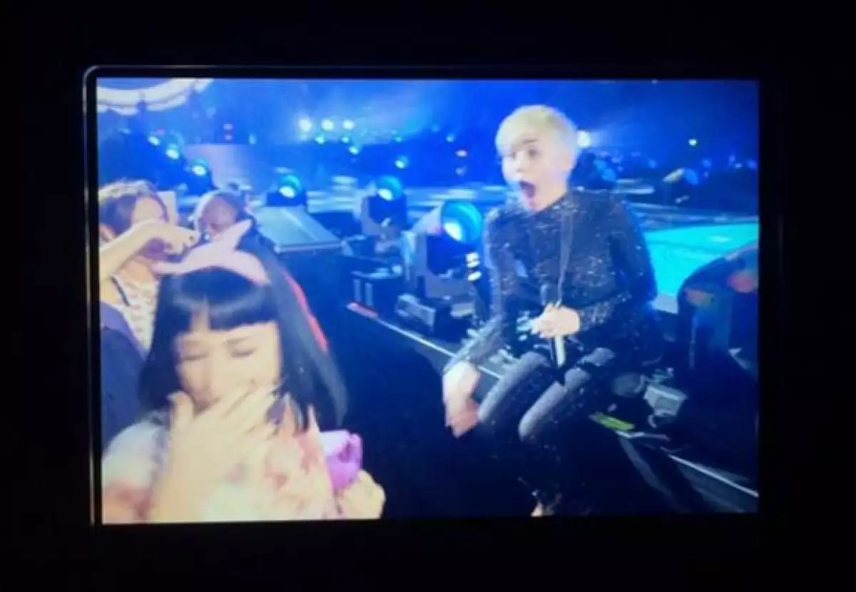 Katy Perry presumió orgullosa esta fotografía del instante posterior al beso.