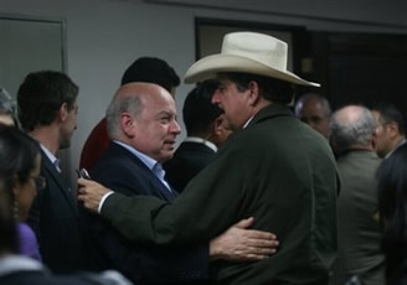 José Miguel Insulza (izq.) se reunió con Manuel Zelaya para tratar de resolver la crisis política en Honduras. (Foto: AP)