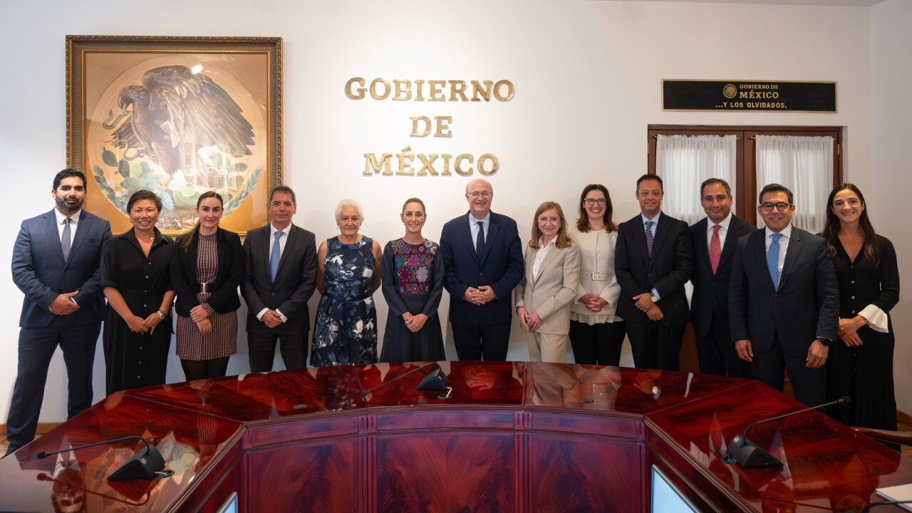 El presidente del BID visita a Claudia Sheinbaum y hablan del Plan México