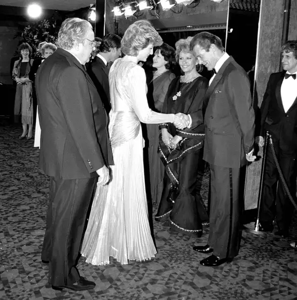 Princesa Diana Roger Moore