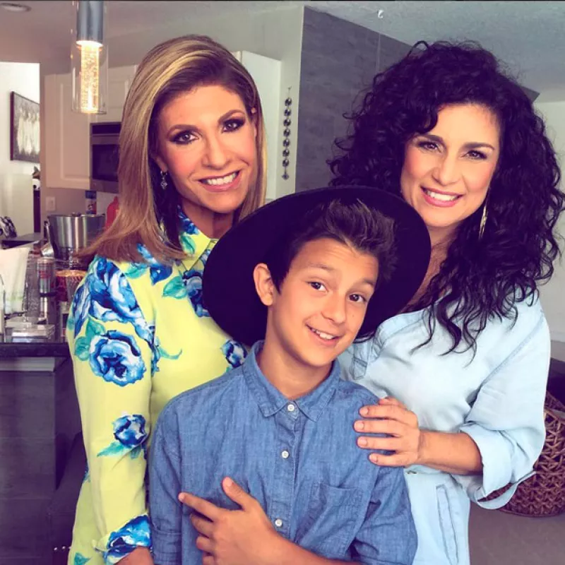 La cantante y su hija Hannah, cuyo nuevo nombre es Xander, hablaron frente a la prensa de cómo les está costando adaptarse a este proceso.