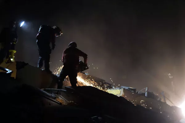 La búsqueda de personas continúa en Ecuador. 