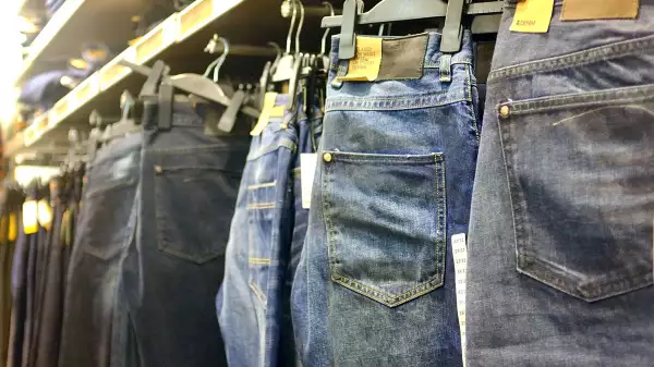 Algunas marcas presentaron ligeras deformaciones en las piernas del pantalón después de tres ciclos de lavado.