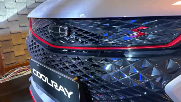 Geely Coolray parrilla.png