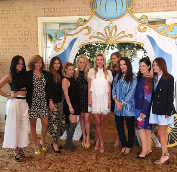 A la futura novia la acompañaron todas sus amigas.