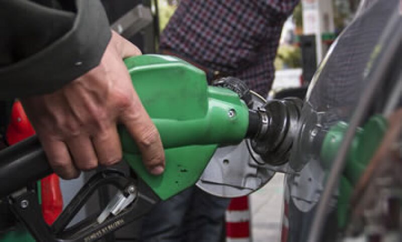 En 2013 las gasolinas acumularon un incremento de 1.32 pesos. (Foto: Cuartoscuro)
