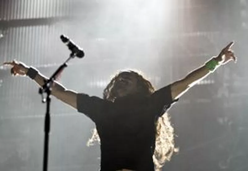 Con casi cuatro horas de concierto, la agrupación festejó en el Foro Sol, que hizo retumbar a más de 60 mil fans con sus ya clásicos éxitos.