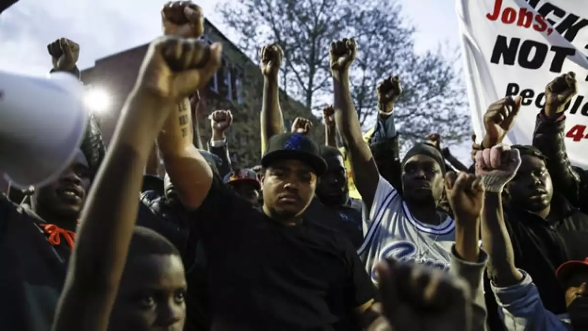 Manifestantes en Baltimore protestan por la muerte de Freddie Gray a manos de la policía