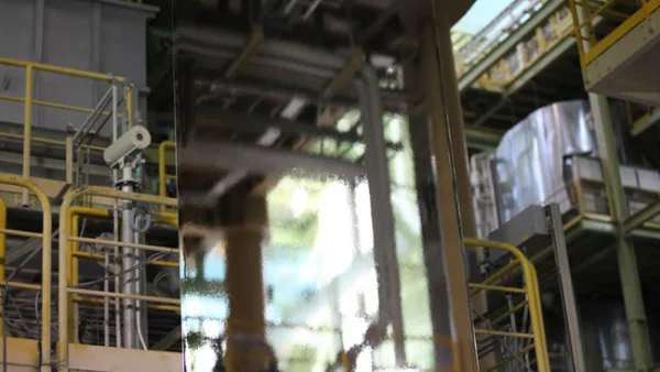 4. La operaci�n es altamente automatizada. En el �rea de galvanizado s�lo trabajan cuatro empleados.