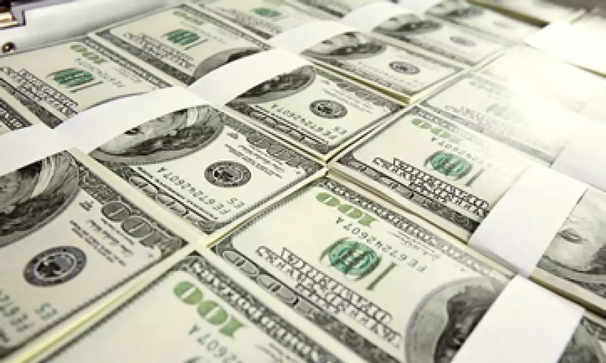 En ventanillas de bancos y casas de cambio, el peso operaba en 11.34 por dólar a la compra y en 11.74 pesos a la venta. (Foto: Photos to go)