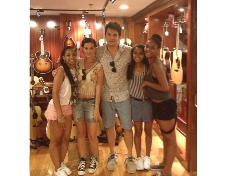 Julie Fermin de 16 años conoció a la pareja en una tienda de instrumentos.