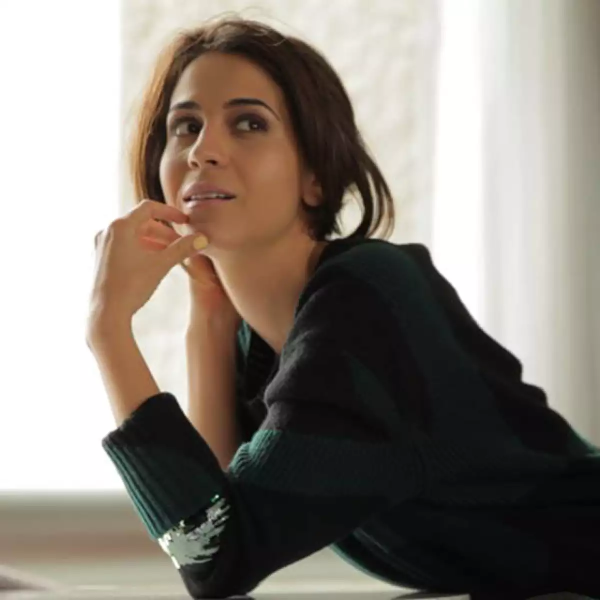 Si no conoces a Cassandra es momento de que lo hagas. La hija de Fernando Luján se posiciona como una de las actrices de cuidado en el cine mexicano y nosotros la estamos nombrando toda una "it girl".
