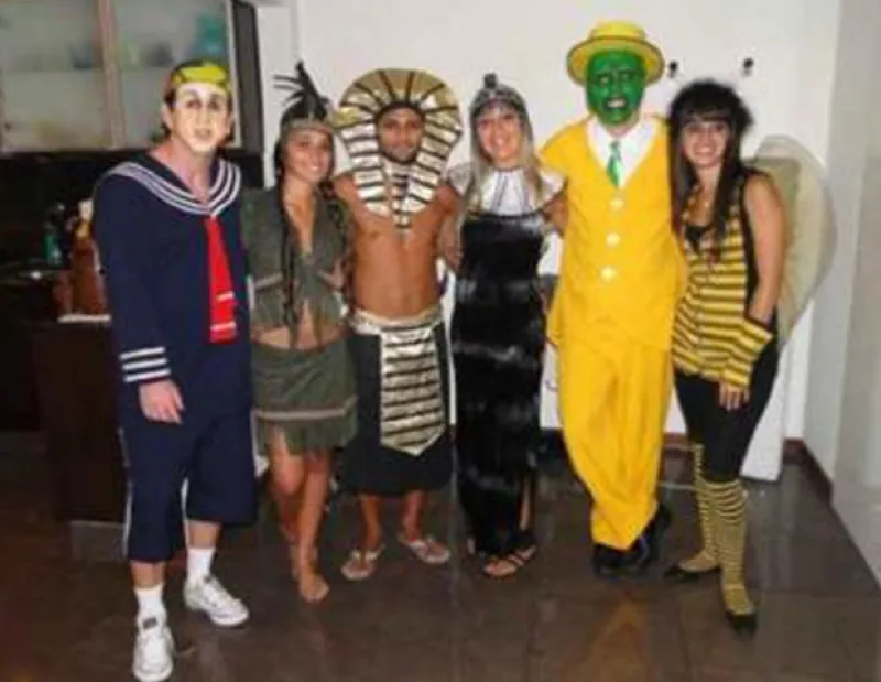 El delantero del Barcelona acudió a una fiesta de disfraces en compañía de su novia  y aprovechó la oportunidad para vestirse como Quico, uno de los grandes personajes de "Chespirito".