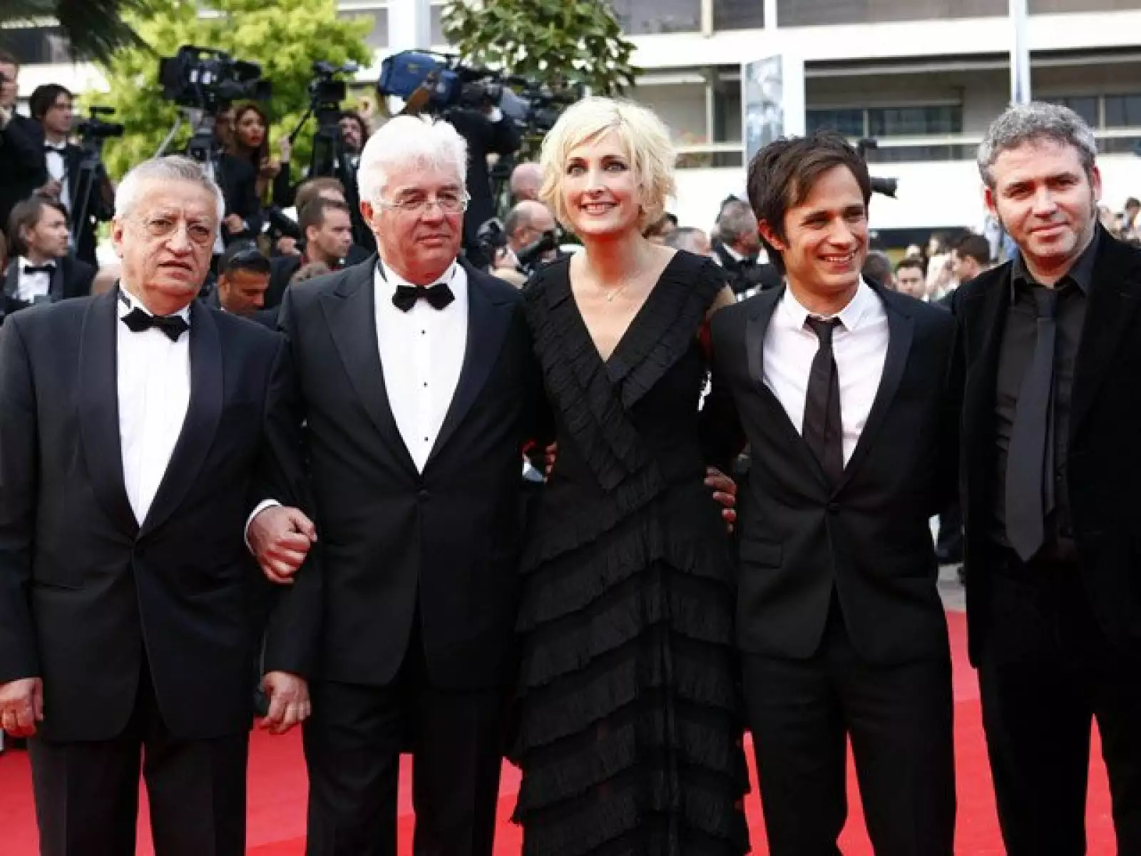 Los miembros del jurado, Gerard de Battista, Desiderio Díaz, Charlotte Lipinska, Gael García Bernal y Stephane Brize, llegan a la presentacion de la cinta `Robin Hood´.