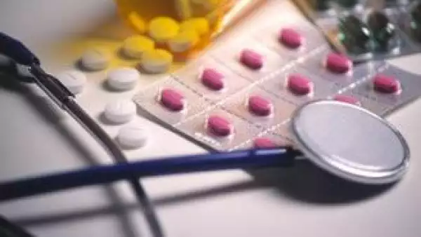 salud-seguro-pastillas-medico-JI.jpg