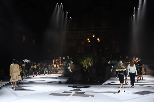 Louis Vuitton : Runway - Paris Fashion Week Womenswear Fall/Winter 2018/2019