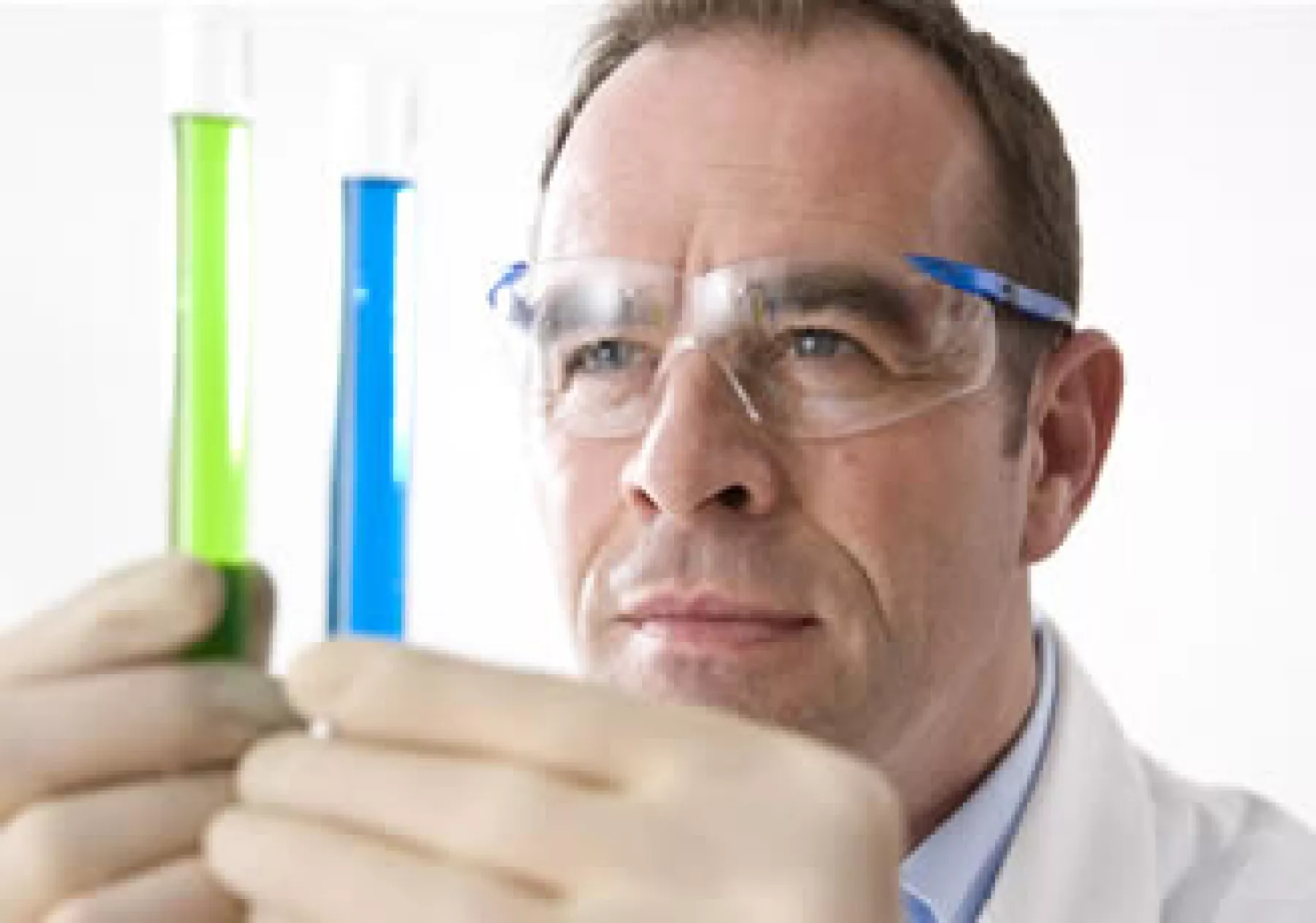 Genomma espera un crecimiento de entre 30 y 32% en sus ventas en el 2011. (Foto: Archivo)