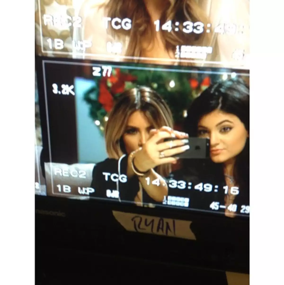 La famosa estrella de reality show compartió ayer en su cuenta de Instagram una foto donde aparece a cuadro y con el fondo decorado como si ya se tratara de diciembre.