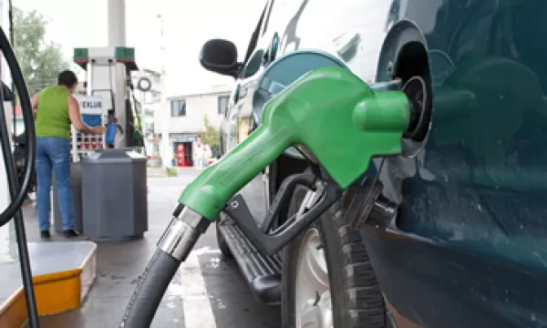 Las gasolinas no subirán en todo 2015 a menos que se registren de fluctuaciones abruptas en precios internacionales. (Foto: Notimex)