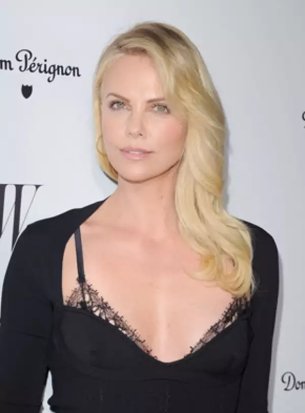 En la cinta, Theron comparte créditos con Noomi Rapace, Michael Fassbender y Logan Marshall-Green.