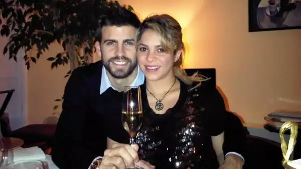 Shakira y Piqué brindan por el 2013
