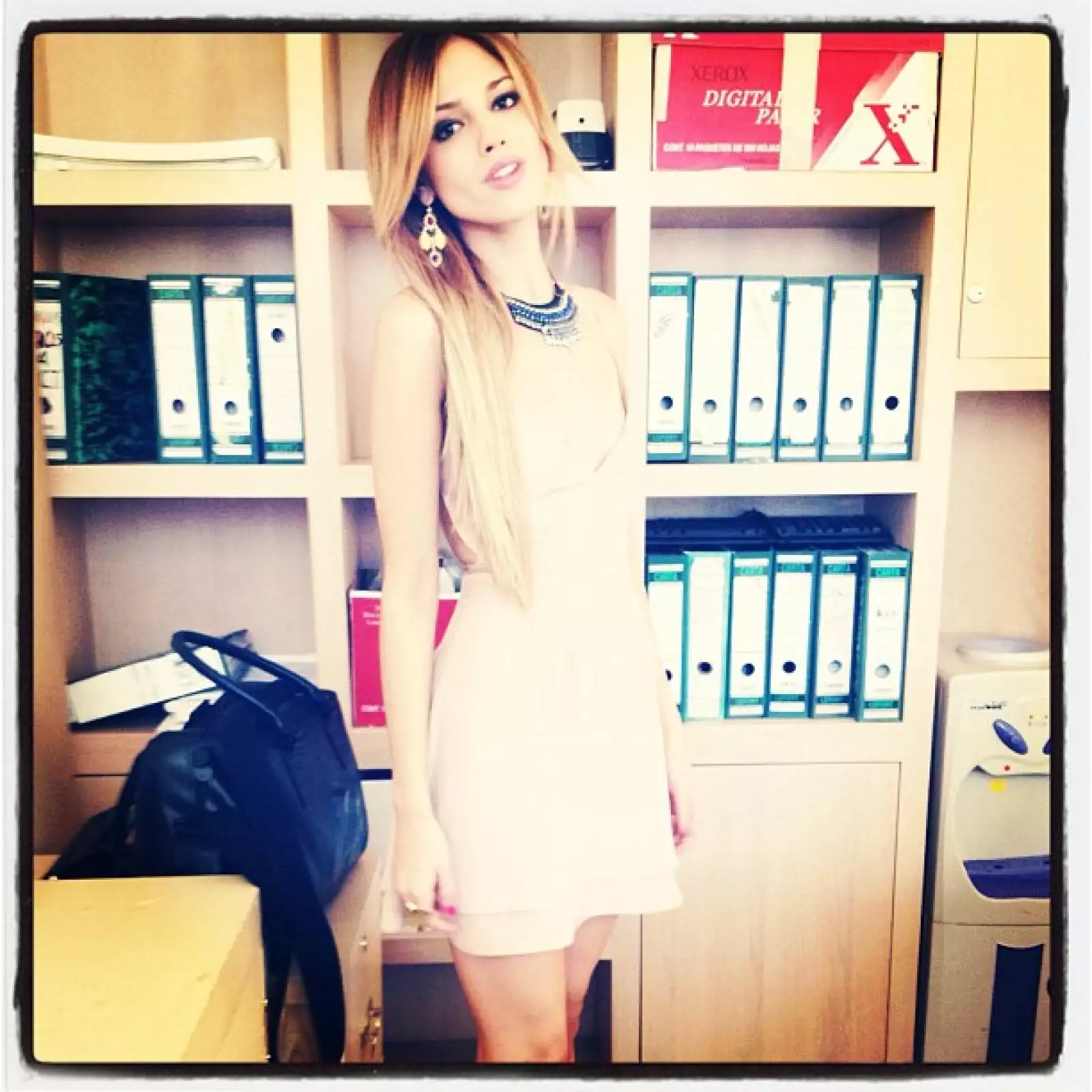 Eiza González se tomó esta foto para mostrar su vestido divino.