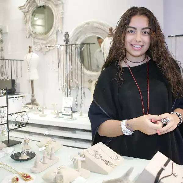 Venta de joyería de Adriana Gutiérrez