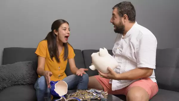 Banco o casa de bolsa, ¿dónde invertir mi dinero?