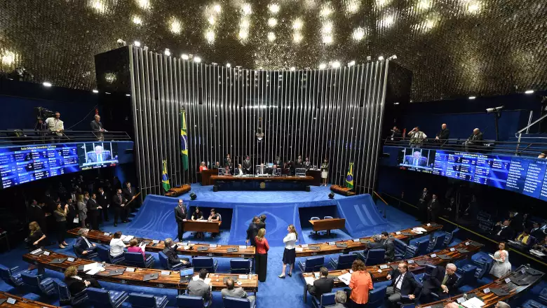 El Senado de Brasil suspendió a Dilma Rousseff por 180 días.