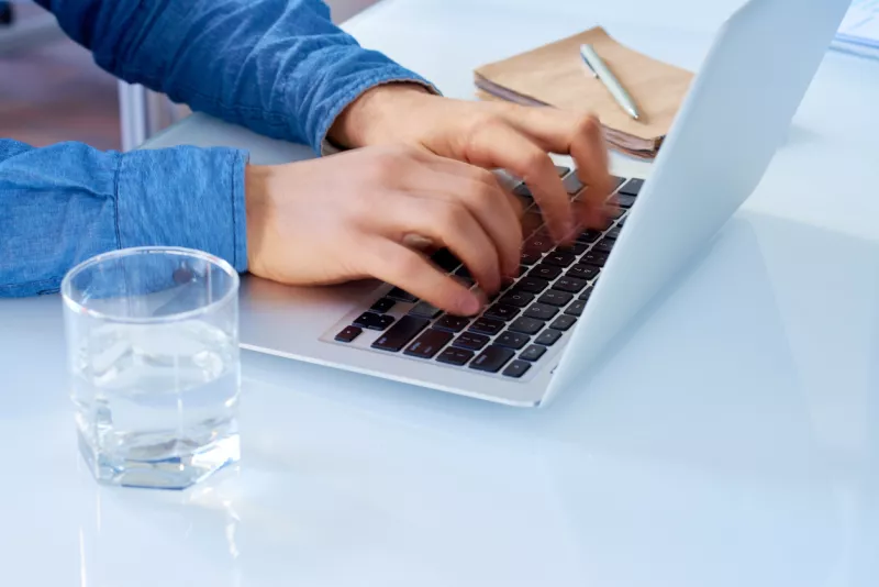 ¿Cuánta agua consume la IA? Este es su impacto y gasto hídrico