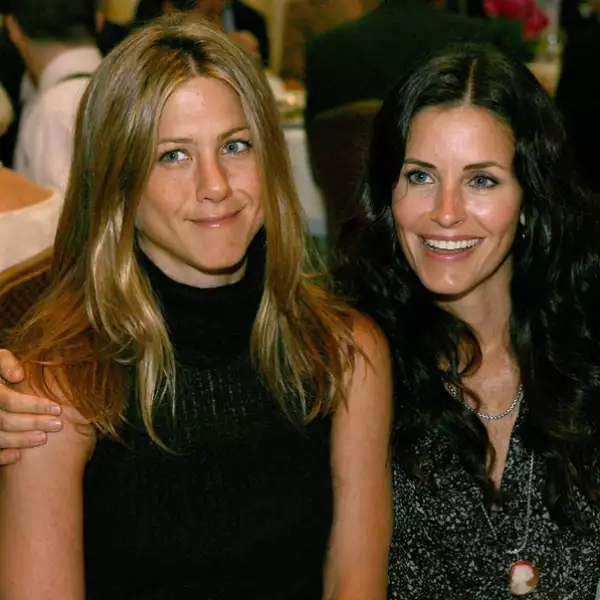 Después de Friends, Courteney invitó a Jen a una fiesta en honor de la familia Arquette en 2006.