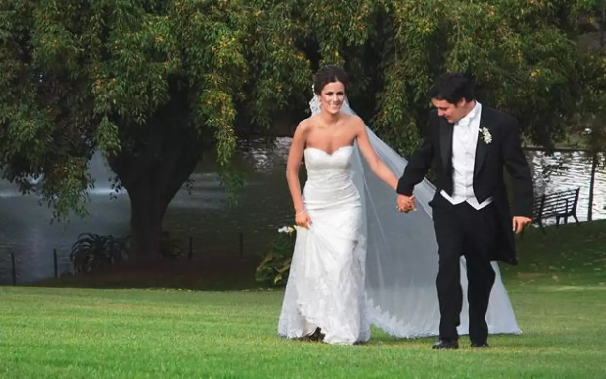 Alejandra y Juan Pablo se hicieron novios cuando ella tenía tan sólo 14 años y él apenas 16.