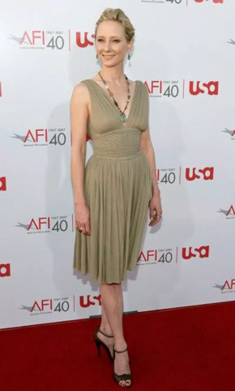 El bebé de la actriz es el primero que procrea con su novio, el actor James Tupper.