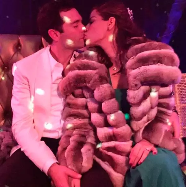 La pareja disfrutó de su amor este fin de semana en un casino acompañados por varios amigos.