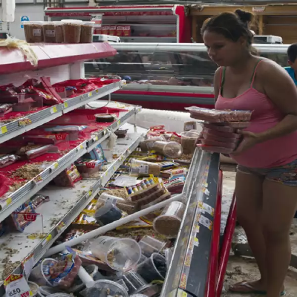 No sólo los supermercados han sido saqueados, también las tiendas pequeñas y otros negocios.