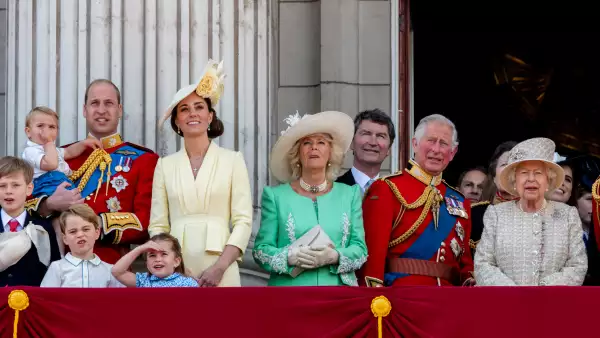 Príncipe Louis, príncipe William, Kate Middleton, Camila Parker, príncipe Carlos y la reina Isabel II