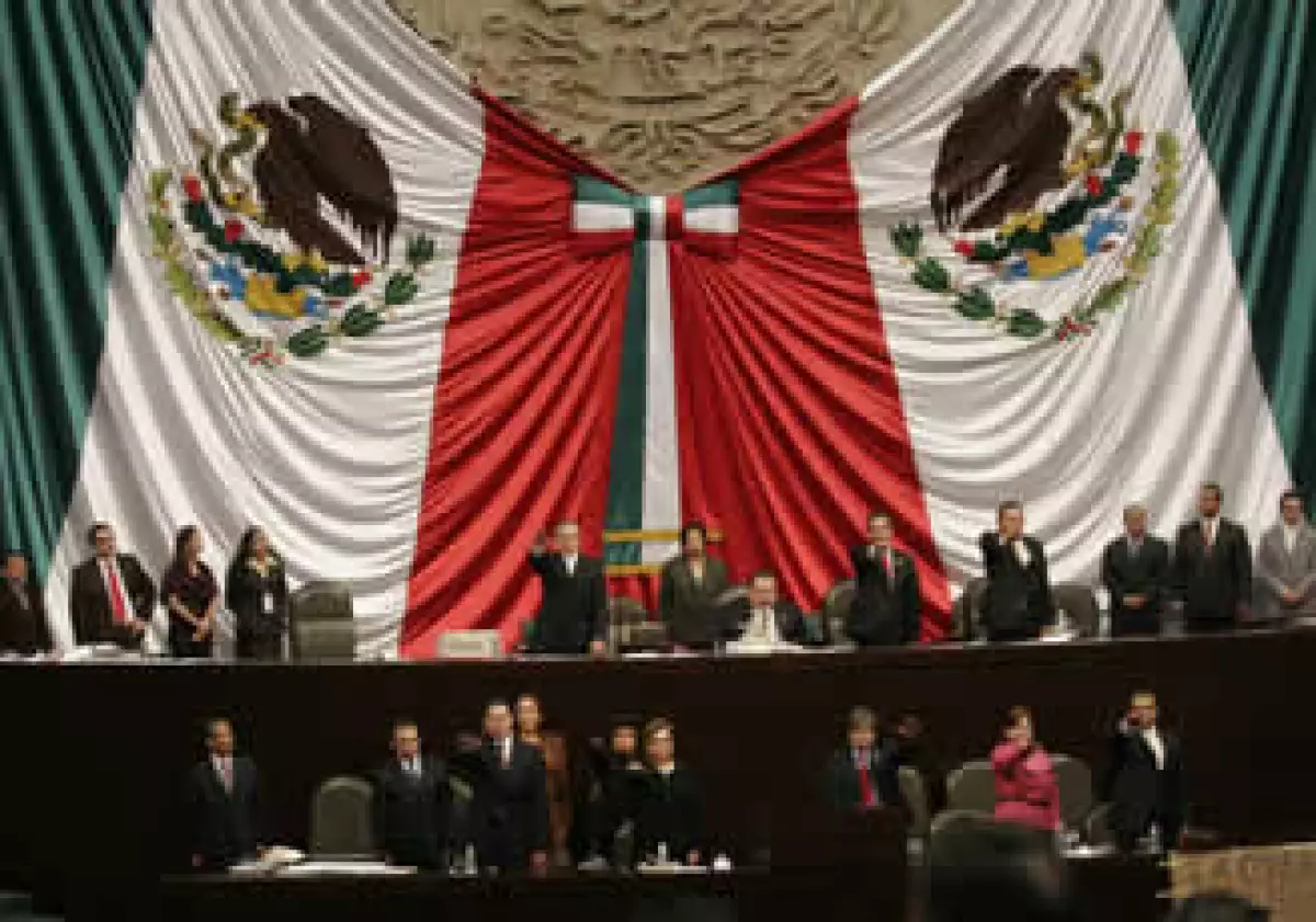 Los diputados priístas consideran que el déficit debe estimarse en 0.7% del PIB en este año. (Foto: Notimex)