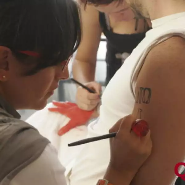 Manolo Cardona Backstage