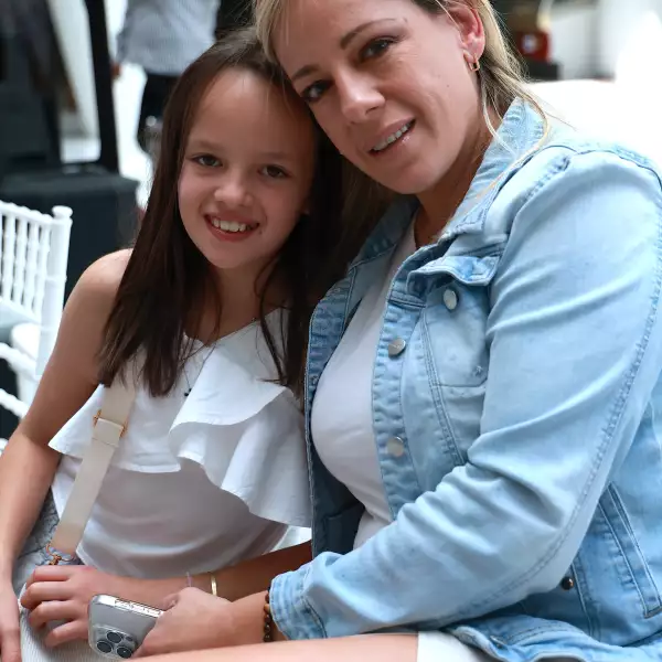 Ana Sofía Hernández y Alejandra Díaz