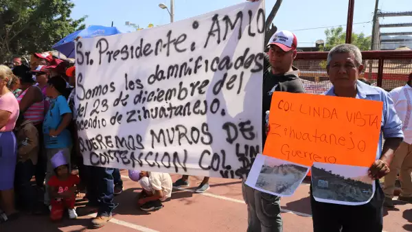 AMLOGuerrero_protesta