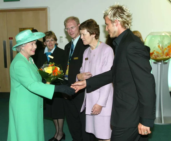 Reina Isabel y David Beckham 1