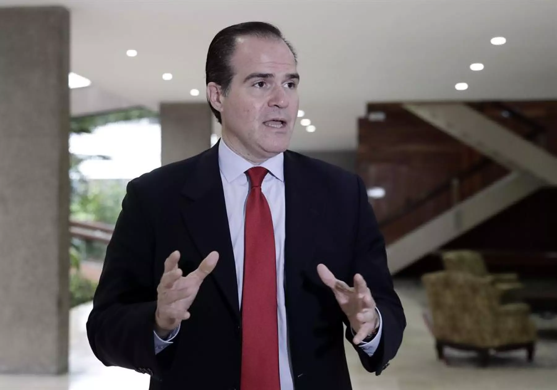Mauricio Claver-Carone es destituido como presidente del BID