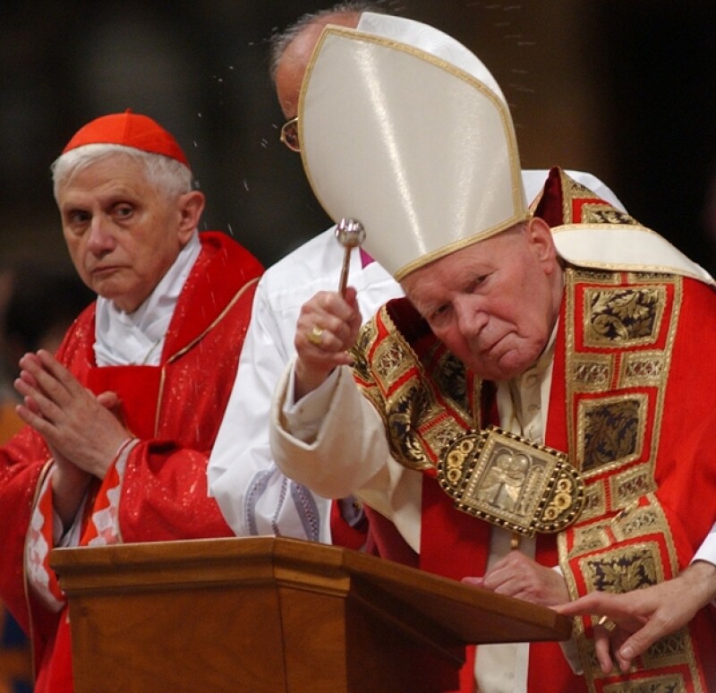 Juan Pablo II falleció por causas naturales el 2 de abril del 2005.