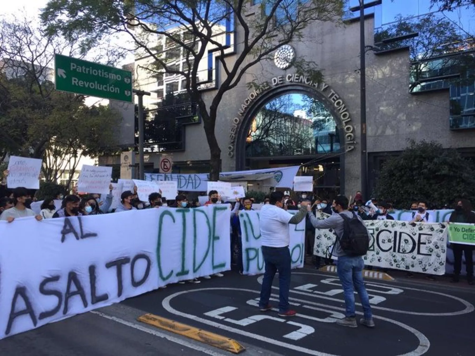 Protesta del CIDE en el Conacyt