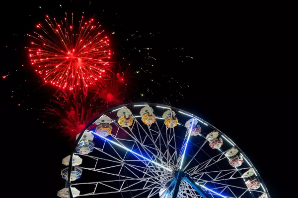 Vista de la rueda de la fortuna del Carnaval de Cozumel
