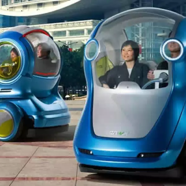 Según un estudio de General Motors, antes del 2030, las áreas urbanas albergarán a más del 60 por ciento de los 8.000 millones de personas del mundo. Por ese motivo, General Motors, presentó una nueva forma de vehículo llamado EN-V.