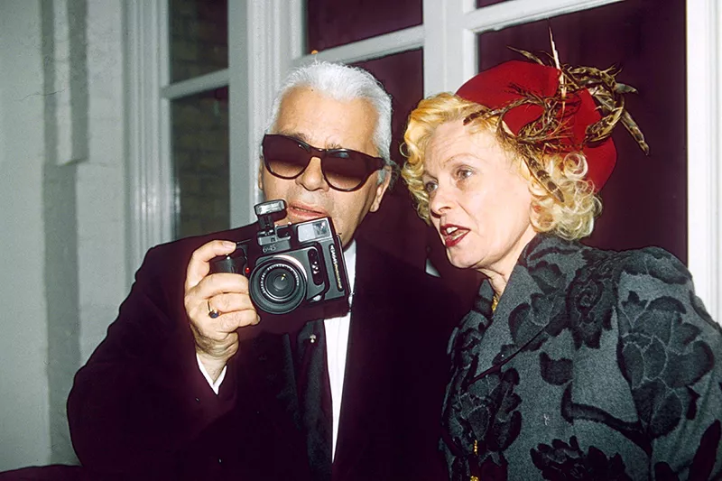 Foto: Shutterstock; Karl Lagerfeld y Vivienne Westwood, 1997